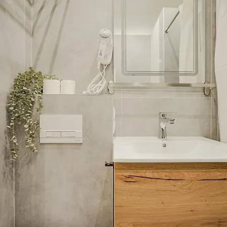 K4 - Kertesz Urban Retreat - Location By Bqa *